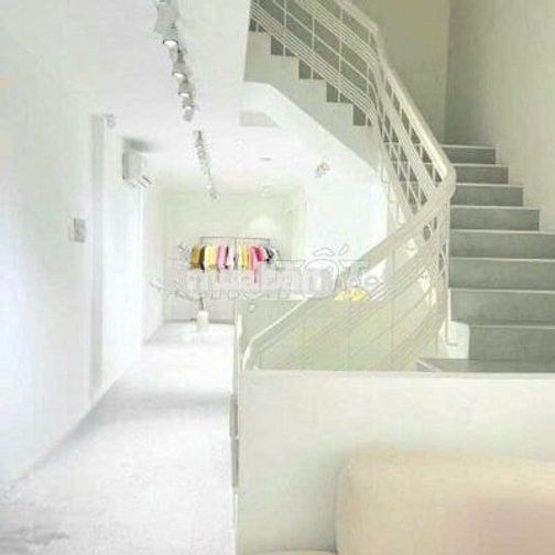 MT NGUYỄN TRÃI P,BẾN THÀNH Q1 , DT 300M2 , NGANG 5M , KHU THỜI TRANG