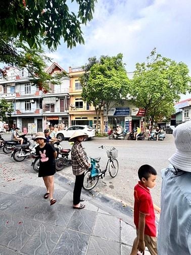 Mặt phố kinh doanh, Nhà 5 tầng vỉa hè đường 17m Khuôn tiền hiếm 12.x 