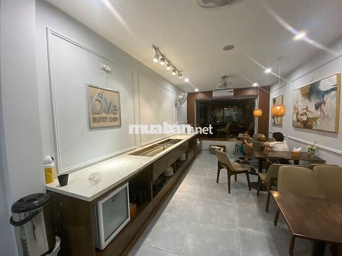 sang nhượng cửa hàng có tên tuổi ở phố Huế