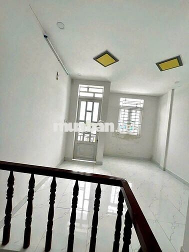 Bán căn này 1 trệt 2 lầu, 3WC , kiên cố, 465tr, cách đường lớn 50m