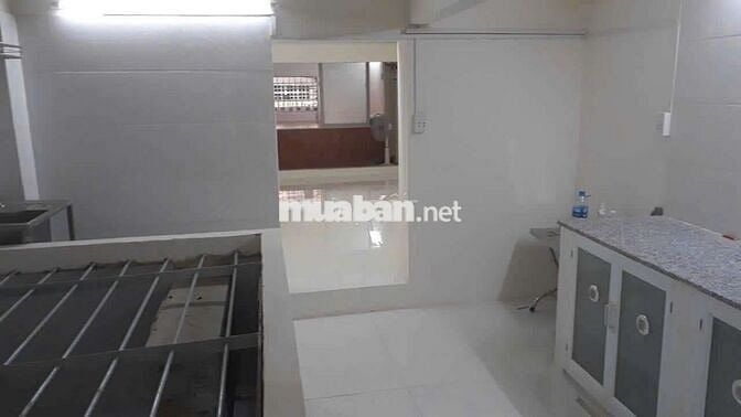CH tầng lửng chợ Phùng Hưng p14 2PN 1WC 60m 5,5tr ở liền  (TL)