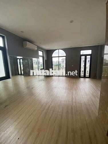 Cho thuê shophouse 5 tầng Vinhome  OCP 1 GL thang máy, giá chỉ 23tr/th
