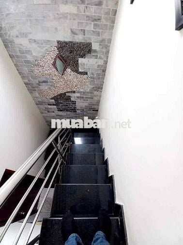 BÁN NHÀ DIỆN TÍCH KHỦNG 72m2 - 5PN - NGANG 8M - GẦN UỶ BAN PHƯỜNG PHÚ