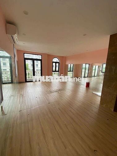 Cho thuê shophouse 5 tầng Vinhome  OCP 1 GL thang máy, giá chỉ 23tr/th