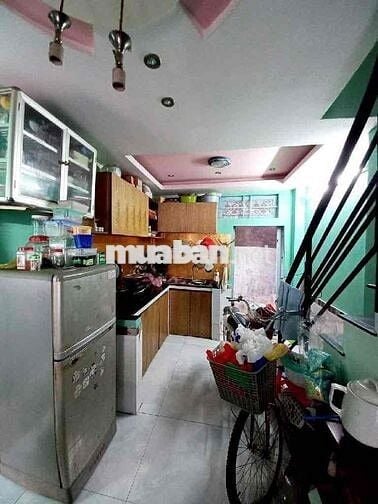 BÁN NHÀ DIỆN TÍCH KHỦNG 72m2 - 5PN - NGANG 8M - GẦN UỶ BAN PHƯỜNG PHÚ