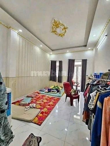 Bán Gấp căn nhà ngay Chợ Bình Chánh Giá 680 Triệu Sổ Hồng Riêng 