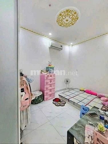 Bán Gấp căn nhà ngay Chợ Bình Chánh Giá 680 Triệu Sổ Hồng Riêng 