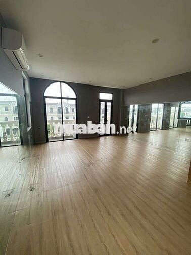 Cho thuê shophouse 5 tầng Vinhome  OCP 1 GL thang máy, giá chỉ 23tr/th