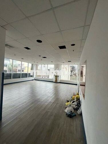 Góc 2 Mặt Tiền Trần Khắc Chân 200m2 Có Vỉa Hè Để Xe Gần Trường Sa Q1
