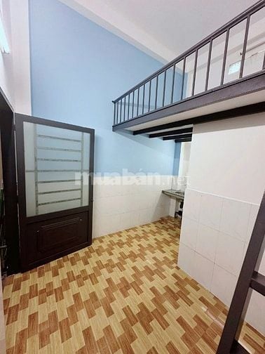 Phòng 20m2 có gác gần Ngã 4 Thủ Đức, CD Công Thương, đg Trần Thị Điệu