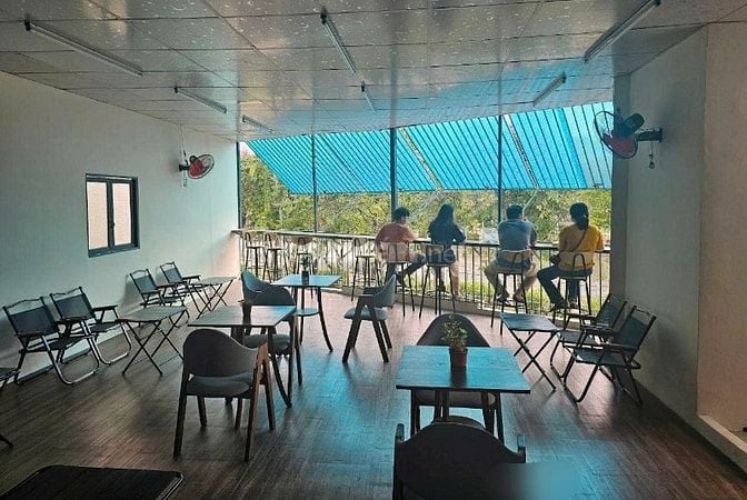 Sang quán cafe mặt tiền bờ kè, P.2, Phú Nhuận, đoạn sầm uất