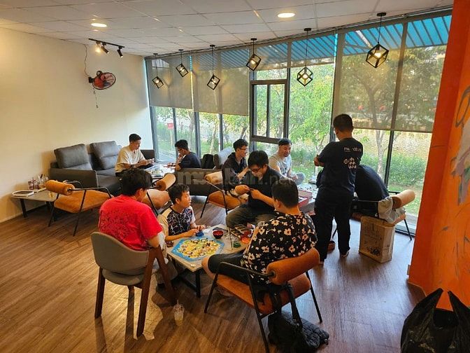 Sang quán cafe mặt tiền bờ kè, P.2, Phú Nhuận, đoạn sầm uất