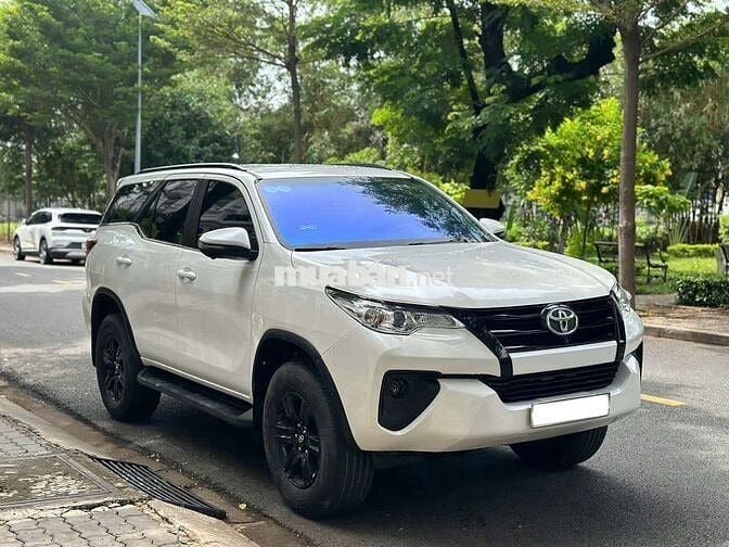 Chính chủ bán Toyota Fortuner 2.4G sàn 2019 lướt.