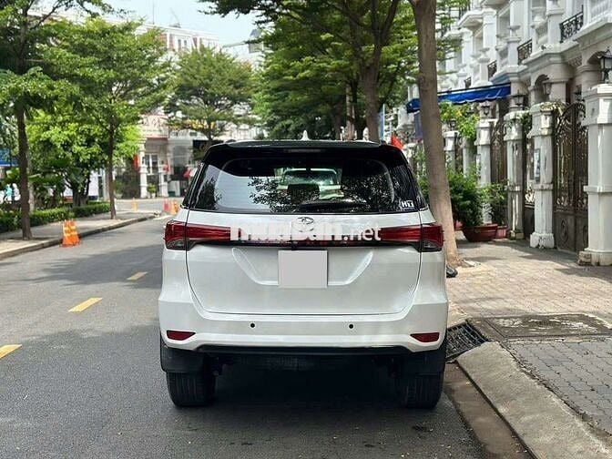 Chính chủ bán Toyota Fortuner 2.4G sàn 2019 lướt.