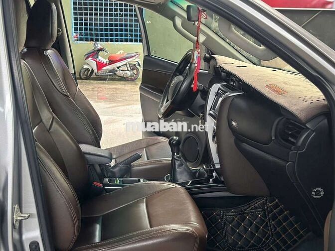 Chính chủ bán Toyota Fortuner 2.4G sàn 2017 lướt.