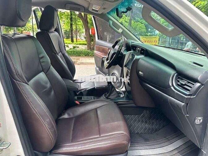 Chính chủ bán Toyota Fortuner 2.4G sàn 2019 lướt.