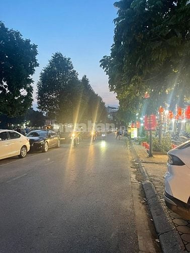 Bán nhà Khương Đình gần hồ, Dt 61m2, 5t, Mt 4m, ô tô tránh, kinh doanh