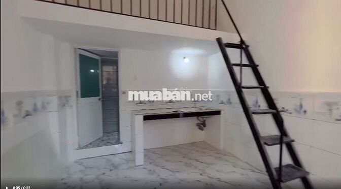 Sát ĐH Y,UEH B Trống lại gác đẹp Cửa sổ trời ở 3 4 người  vô tư quận 5