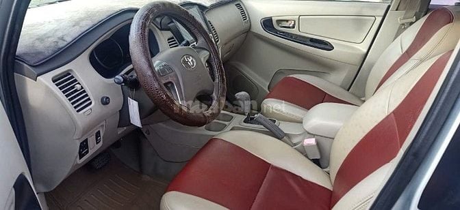 Bán rẻ TOYOTA INNOVA G AT 2016 Zin biển VIP 9 nút độ full Options