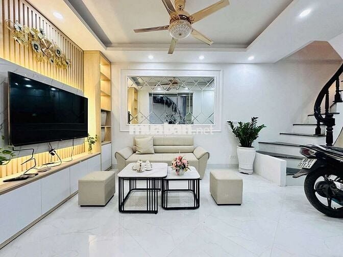 79 CẦU GIẤY - GẦN MẶT PHỐ - NGÕ THÔNG CÁC NGÃ - FULL NỘI THẤT Ở NGAY