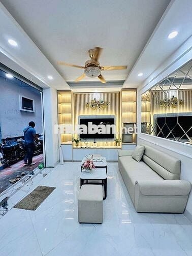 79 CẦU GIẤY - GẦN MẶT PHỐ - NGÕ THÔNG CÁC NGÃ - FULL NỘI THẤT Ở NGAY