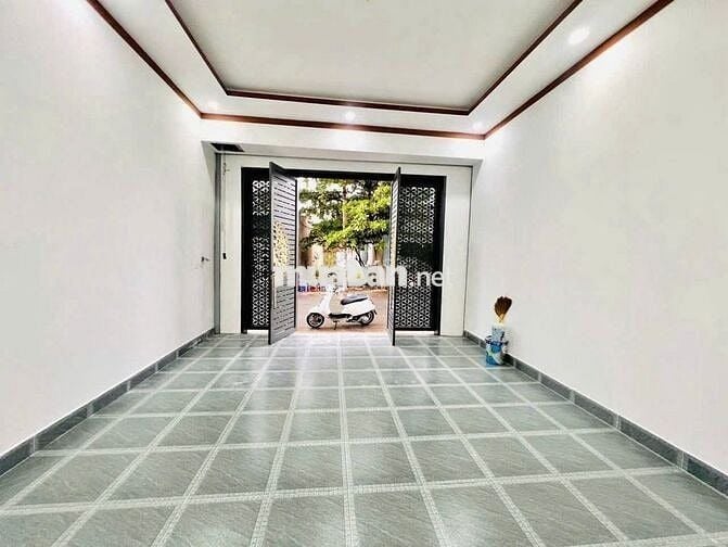Cần tiền trả nợ bán gấp nhà còn mới 108m2 ở Hóc Môn giá 930 triệu.