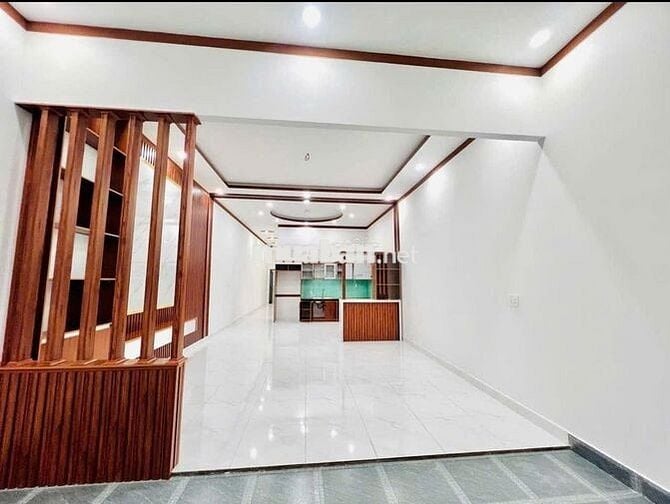 Cần tiền trả nợ bán gấp nhà còn mới 108m2 ở Hóc Môn giá 930 triệu.