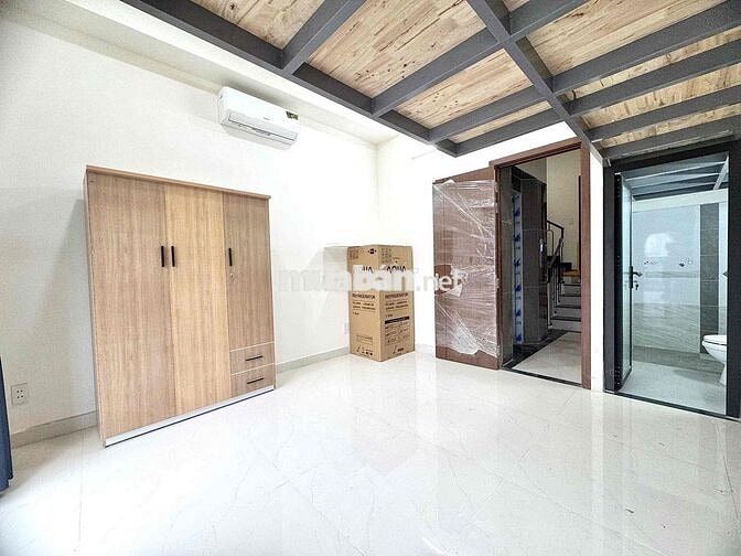 Căn Hộ Duplex Đầy Đủ Nội Thất Có Ban Công Gần Crescent Mall Quận 7