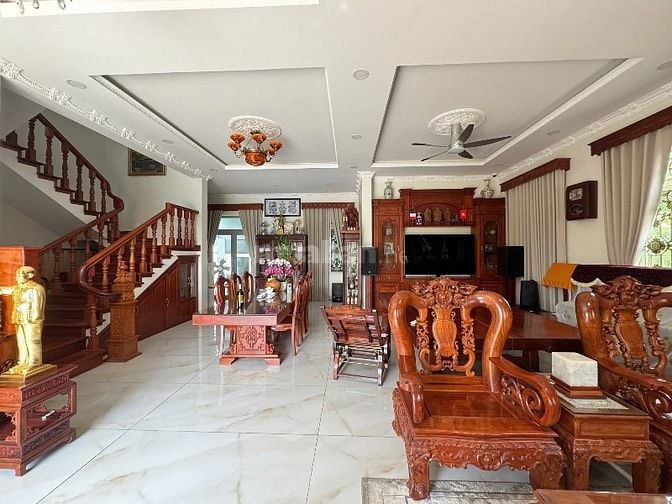 BIỆT THỰ VƯỜN LONG PHƯỚC ĐẸP, MỚI, RẺ, GẦN VINHOME
