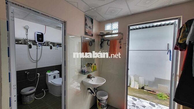 Nhà 1 trệt, 1 lầu đủ tiện nghi KDC phường 5, TP Vị Thanh cho thuê VPKD