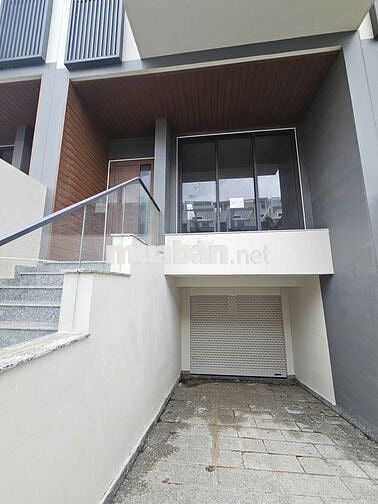 Cắt lỗ , cần ra gấp căn nhà phố 100m2 giá chỉ 5.x tỷ đã hoàn thiện