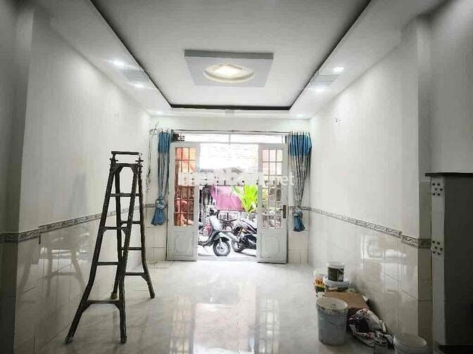nhà 1 trệt . 1 lâu . 2pn . 2 vs