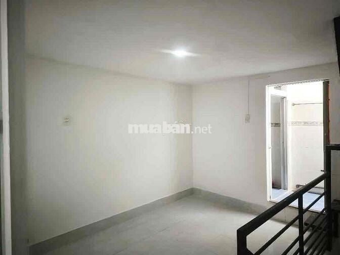 nhà 1 trệt . 1 lâu . 2pn . 2 vs