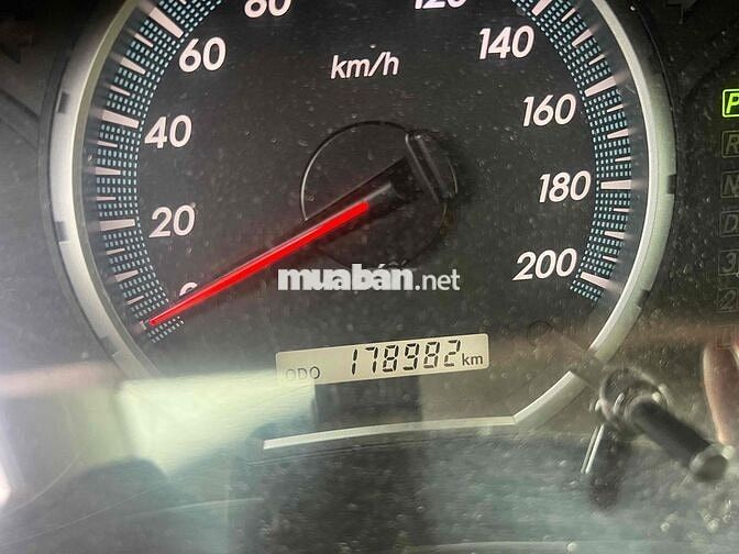 Toyota Innova 2016 2.0G - 170000 km