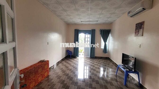 Nhà 1 trệt, 1 lầu đủ tiện nghi KDC phường 5, TP Vị Thanh cho thuê VPKD