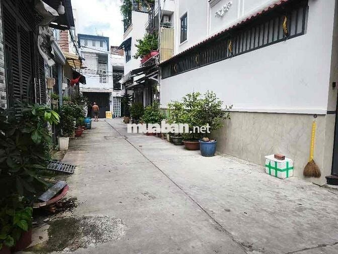nhà 1 trệt . 1 lâu . 2pn . 2 vs