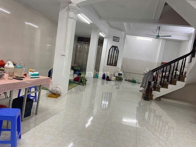 Cho thuê nhà ngõ to ô tô đỗ cửa gần đường to Nguyễn Chí Thanh (số 25)