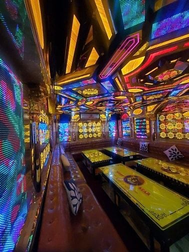 Sang quán karaoke ngay chợ B.Thành,SG Center Q1_16 phòng VIP,giá 7 tỷ!