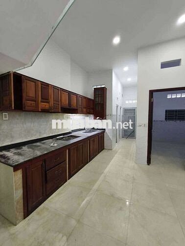 Cho thuê nhà 4 phòng ngủ gần trung tâm hành chính dĩ an