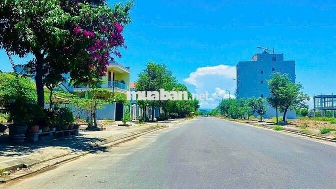 Chính chủ!!! Bán lô đất ngang 7m, đối diện công viên, ngay sát FPT