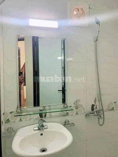 Cho thuê nhà 5 tầng ngõ phố Đội Cấn - gần phố Văn Cao -Liễu Giai