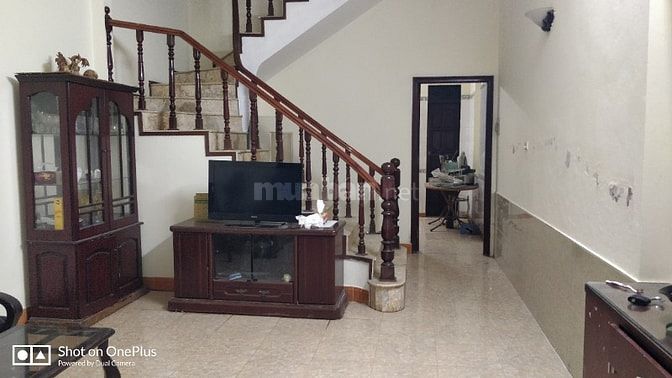 Cho thuê nhà nguyên căn 60m2, ngõ Lạc Long Quân 