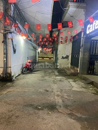 Cho thuê nhà ngõ to ô tô đỗ cửa gần đường to Nguyễn Chí Thanh (số 25)