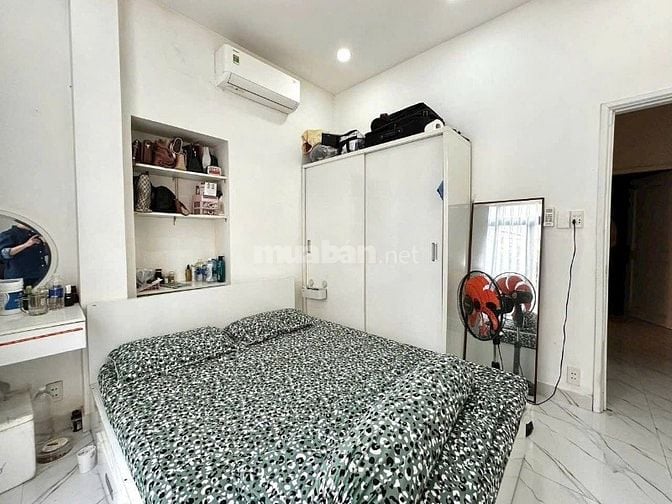 Bán nhà góc đường Lê Tự Tài, Phú Nhuận. Gần chợ Nguyễn Đình Chiểu