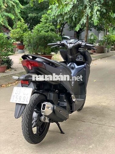 Xe honda vario 2021 màu xanh mờ mới len ken 95 %