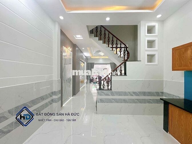 Nhà 2 lầu 4x18 mặt tiền Trần Thị Cờ giữa Chợ