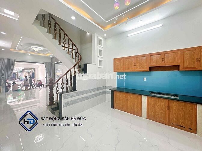 Nhà 2 lầu 4x18 mặt tiền Trần Thị Cờ giữa Chợ