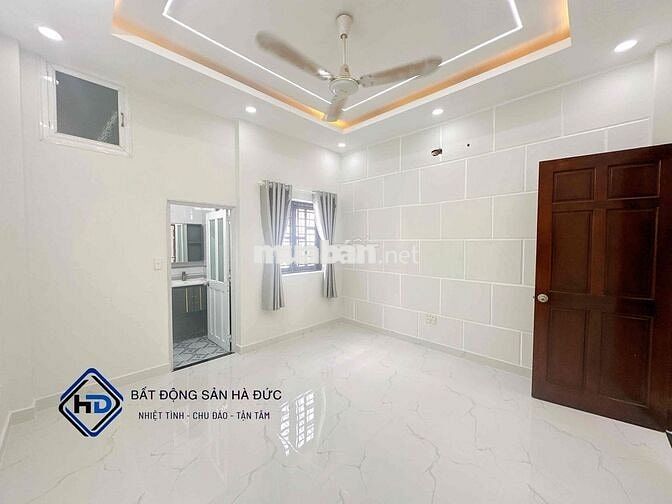 Nhà 2 lầu 4x18 mặt tiền Trần Thị Cờ giữa Chợ