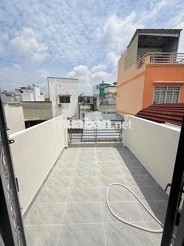 CÁCH HXH 10m - NHÀ 3 TẦNG TẠI ĐOÀN VĂN BƠ - KHU DC HIỆN HỮU KHÔNG QH
