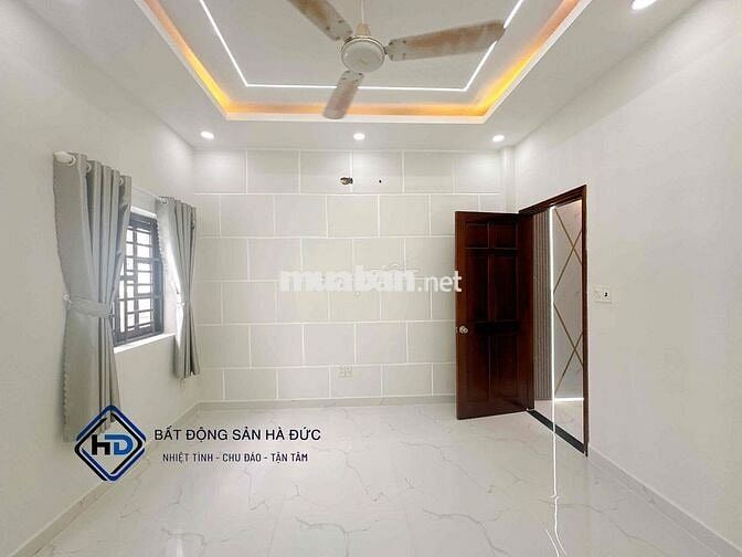 Nhà 2 lầu 4x18 mặt tiền Trần Thị Cờ giữa Chợ